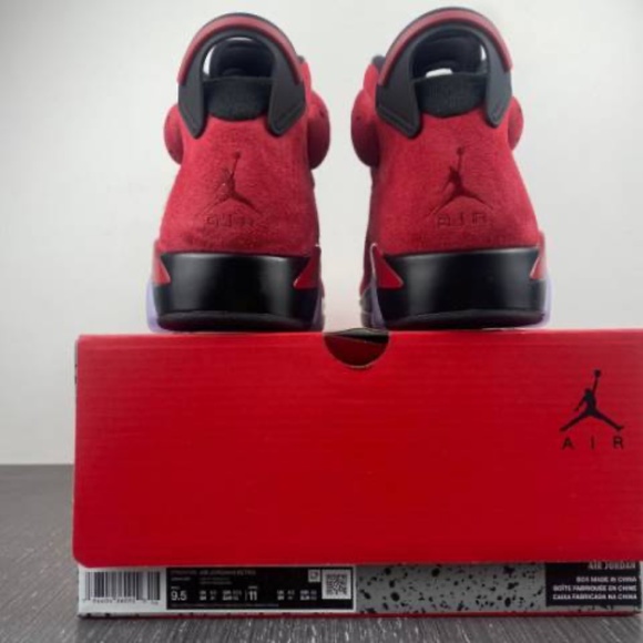Athletic_Shoes